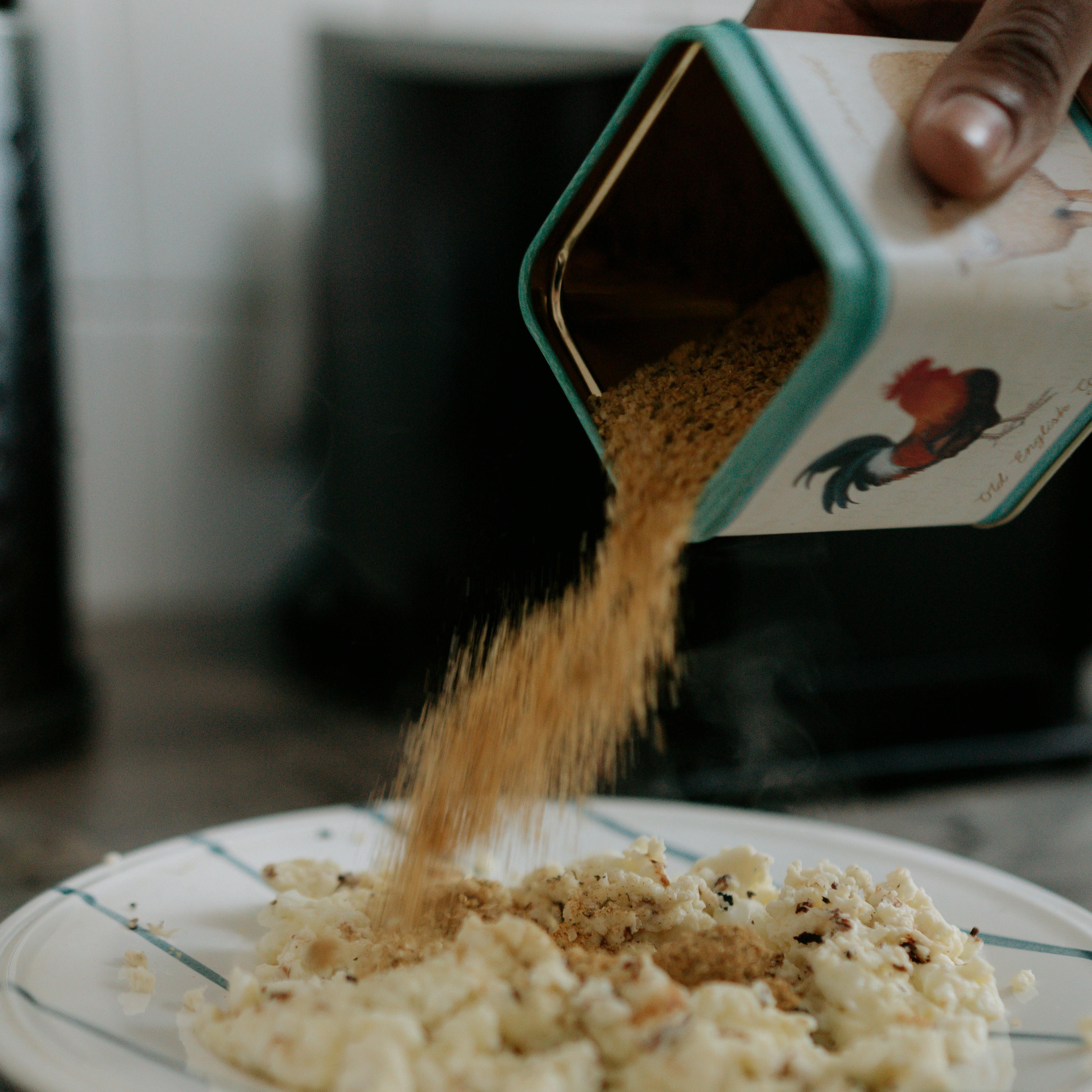 Hạt mè có chứa một dạng vitamin E được gọi là gamma-tocopherol, một chất chống oxy hóa có tác dụng giúp chống lại bệnh tim. Hạt mè có chứa một dạng vitamin E được gọi là gamma-tocopherol, một chất chống oxy hóa có tác dụng giúp chống lại bệnh tim.